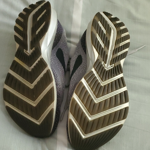 Gray and White Knit Sneakers - Picture 8 of 9